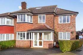 6 bedroom Semi-Detac...